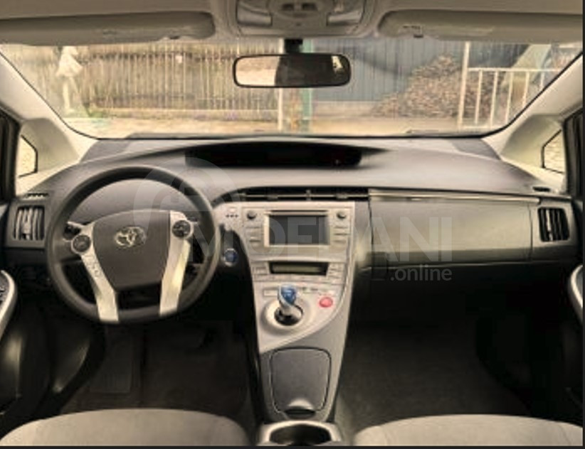 Toyota Prius 1.8L 2014 Тбилиси - изображение 7