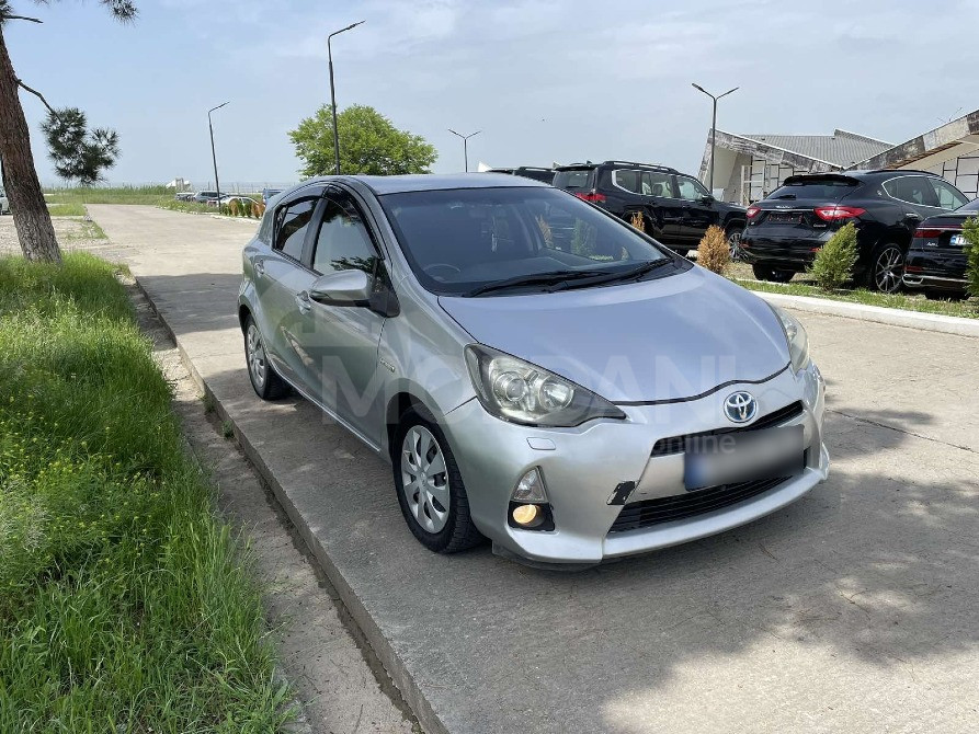 Toyota Aqua 1.5L 2013 Тбилиси - изображение 1
