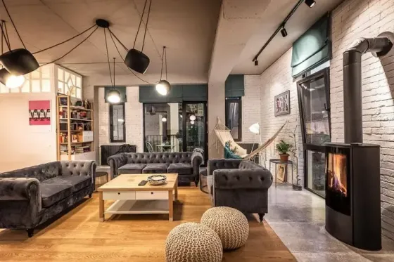 ქირავდება 3 ოთახიანი ბინა 130მ² 4/7 სართ თბილისი