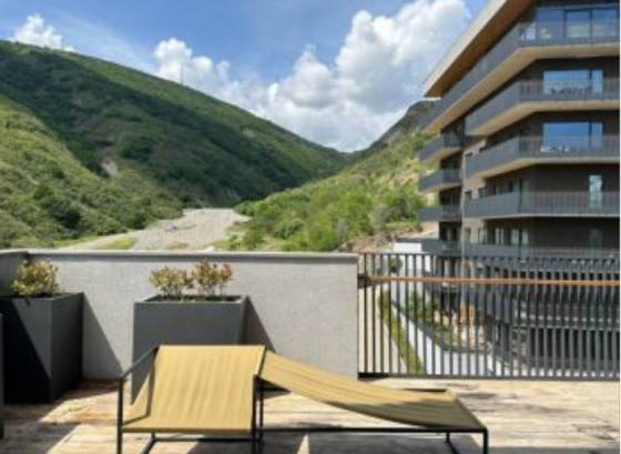 ქირავდება 3 ოთახიანი ბინა 150მ² 4/5 სართ თბილისი