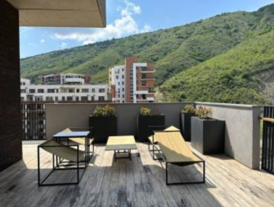 ქირავდება 3 ოთახიანი ბინა 150მ² 4/5 სართ თბილისი