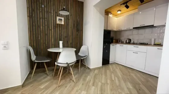 ქირავდება 3 ოთახიანი ბინა 65მ² 3/8 სართ თბილისი