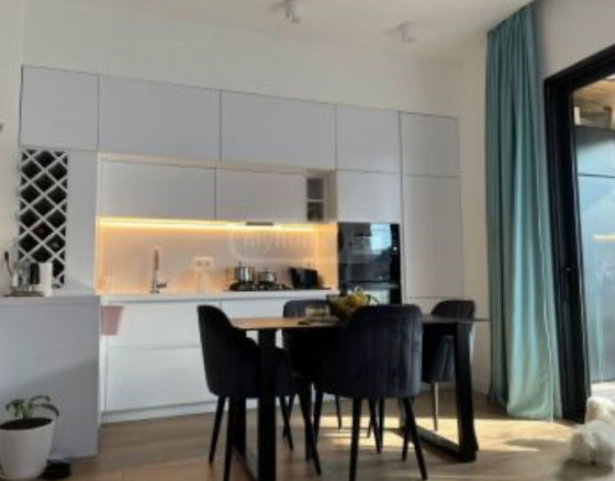 ქირავდება 3 ოთახიანი ბინა 100მ² 8/8 სართ თბილისი