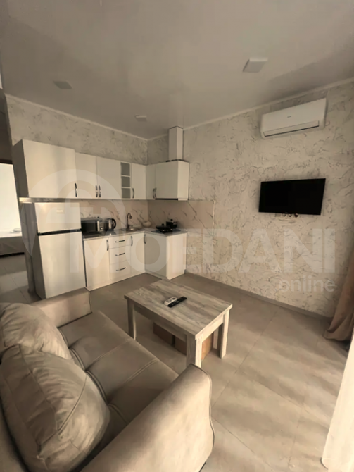 Сдам 2-комн. квартиру на сутки в Батуми  35м² 3/4 эт. Батуми - изображение 1