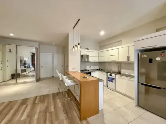 ქირავდება 3 ოთახიანი ბინა 130მ² 3/23 სართ თბილისი