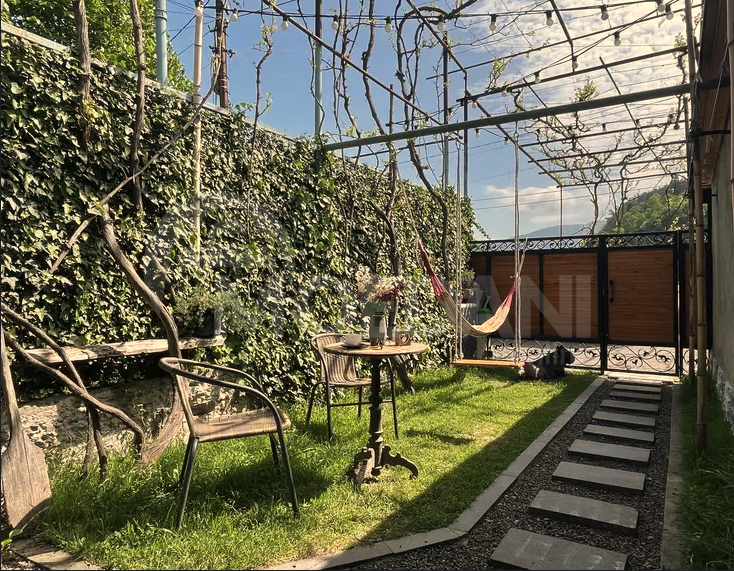 Сдам 2-комн. квартиру на сутки в Боржоми  80м² 1/1 эт. Боржоми - изображение 1