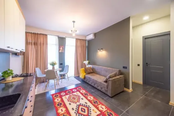 ქირავდება 2 ოთახიანი ბინა 50მ² 22/24 სართ თბილისი