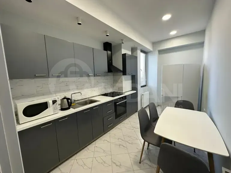 ქირავდება 3 ოთახიანი ბინა 135მ² 4/6 სართ თბილისი - photo 1