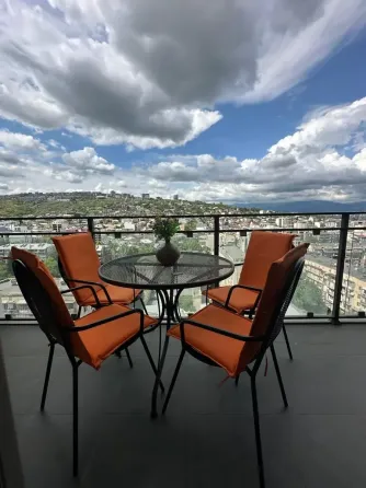 ქირავდება 2 ოთახიანი ბინა 77მ² 14/18 სართ თბილისი