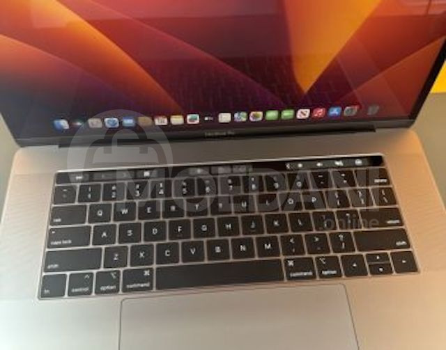 MacBook Pro 15 дюймов i9 — твердотельный накопитель емкостью 512 ГБ — сенсорная панель Тбилиси - изображение 2