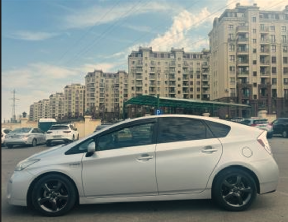 Toyota Prius 2015 თბილისი