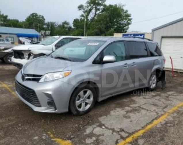 Toyota Sienna 2018 Тбилиси - изображение 1