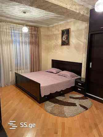 ქირავდება 6 ოთახიანი ბინა ვაკეში Тбилиси