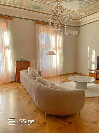 ქირავდება 5 ოთახიანი ბინა ვაკეში Tbilisi