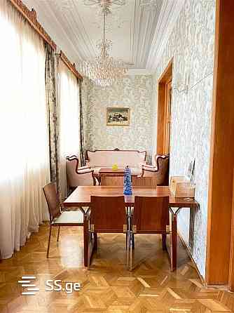 ქირავდება 5 ოთახიანი ბინა ვაკეში Тбилиси