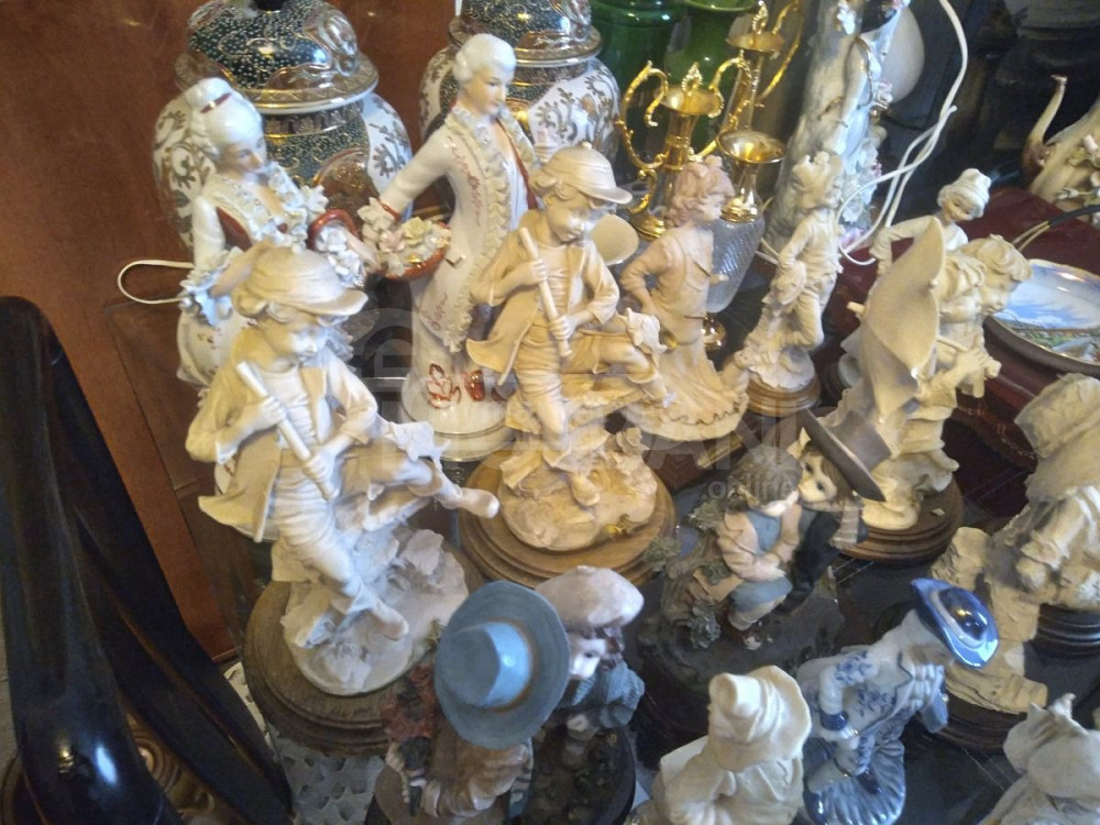 Figures from Belgium Tbilisi - photo 2