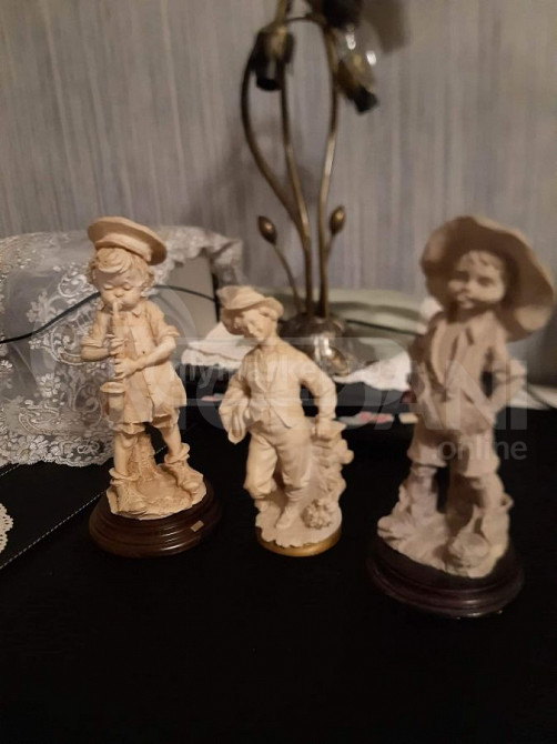 Figures from Belgium Tbilisi - photo 1