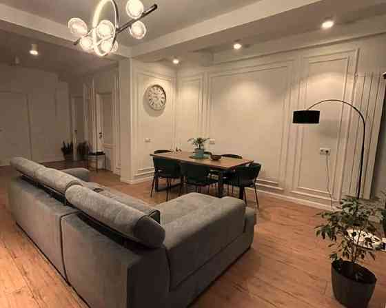 იყიდება 4 ოთახიანი ბინას 120მ² 8/11 სართ თბილისი