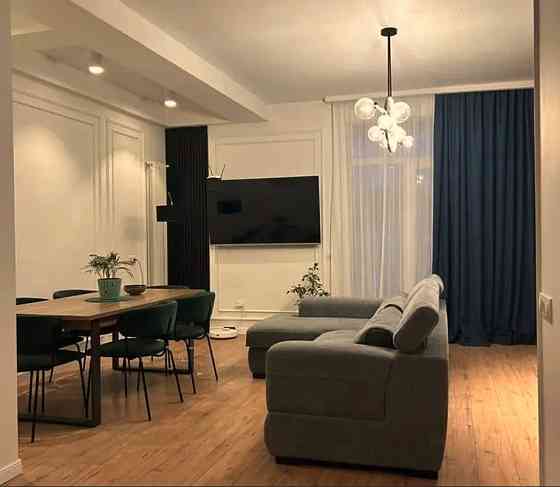 იყიდება 4 ოთახიანი ბინას 120მ² 8/11 სართ თბილისი