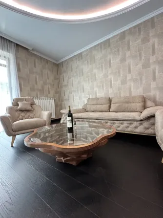 ქირავდება 3 ოთახიანი ბინა 210მ² 8/9 სართ თბილისი