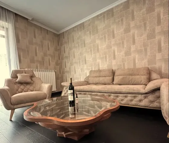 ქირავდება 3 ოთახიანი ბინა 210მ² 8/9 სართ თბილისი