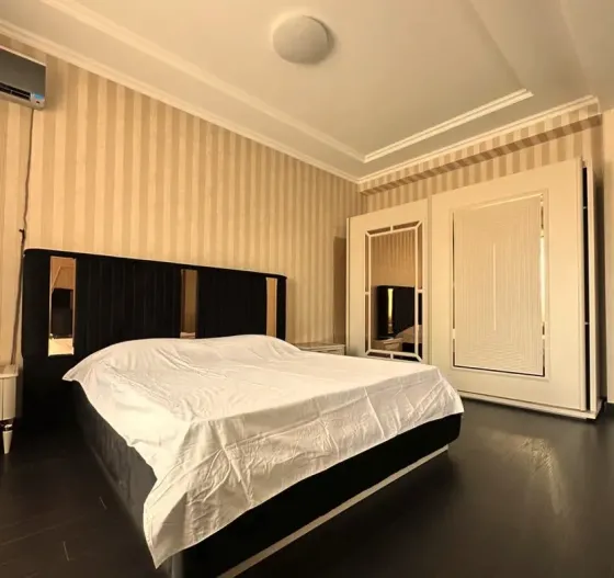 ქირავდება 3 ოთახიანი ბინა 210მ² 8/9 სართ თბილისი