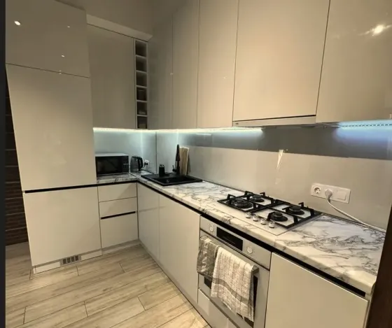 ქირავდება 2 ოთახიანი ბინა 60მ² 3/12 სართ თბილისი