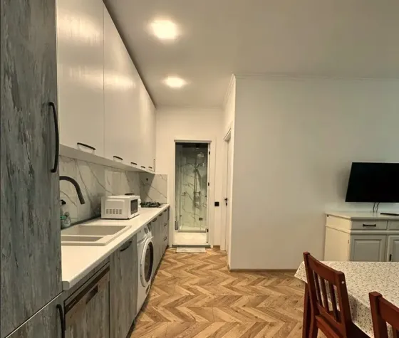 ქირავდება 2 ოთახიანი ბინა 45მ² 1/8 სართ თბილისი