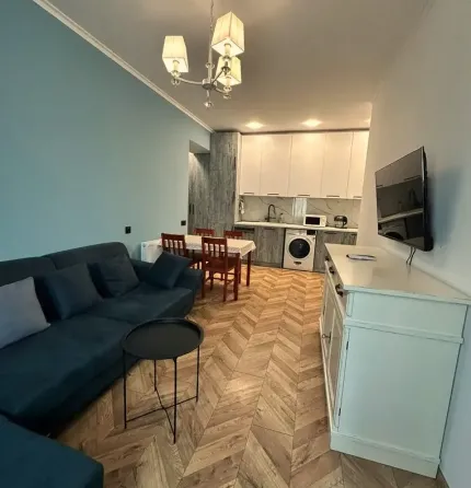 ქირავდება 2 ოთახიანი ბინა 45მ² 1/8 სართ თბილისი