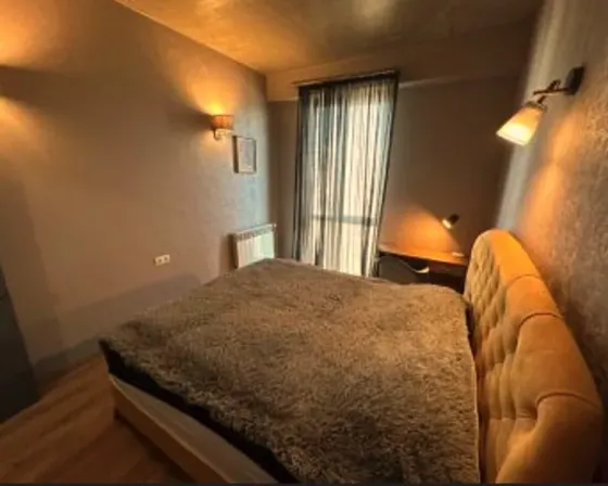 ქირავდება 2 ოთახიანი ბინა 75მ² 18/22 სართ თბილისი