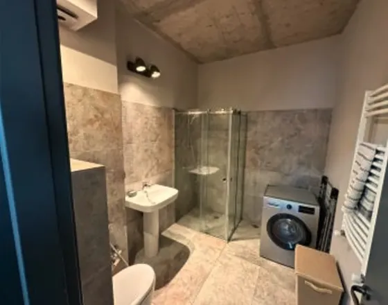 ქირავდება 2 ოთახიანი ბინა 75მ² 18/22 სართ თბილისი