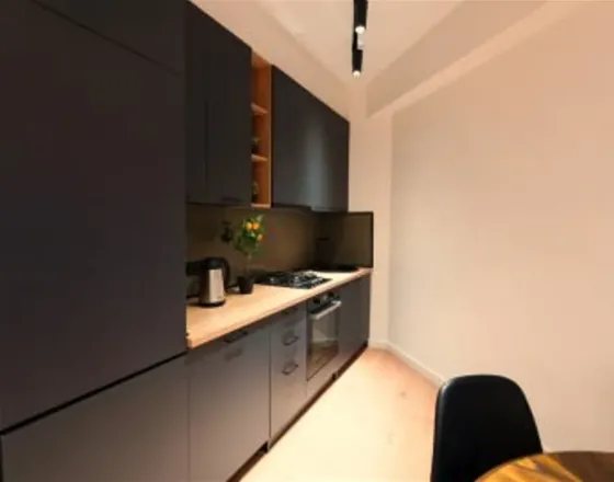 ქირავდება 3 ოთახიანი ბინა 160მ² 10/18 სართ თბილისი