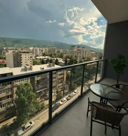 ქირავდება 3 ოთახიანი ბინა 77მ² 7/15 სართ თბილისი