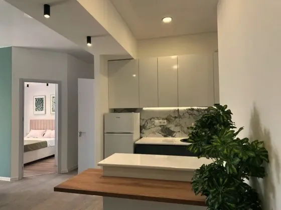 ქირავდება 3 ოთახიანი ბინა 77მ² 7/15 სართ თბილისი