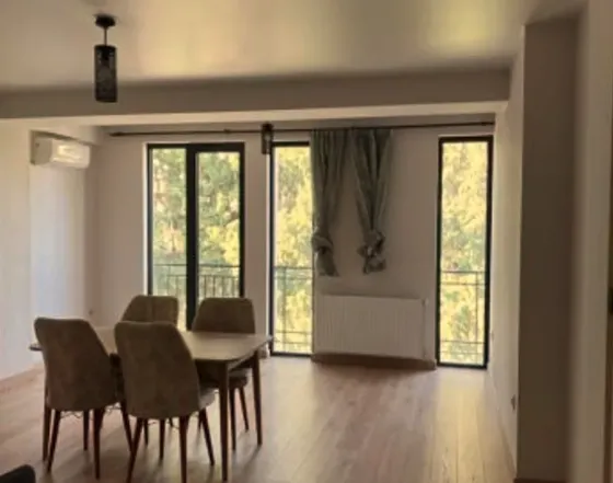 ქირავდება 3 ოთახიანი ბინა 105მ² 1/1 სართ თბილისი