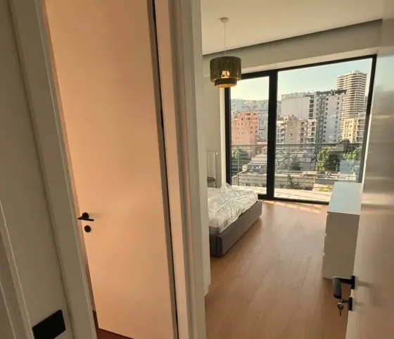 ქირავდება 3 ოთახიანი ბინა 150მ² 15/22 სართ თბილისი