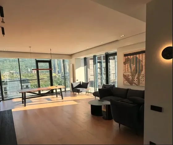 ქირავდება 3 ოთახიანი ბინა 150მ² 15/22 სართ თბილისი