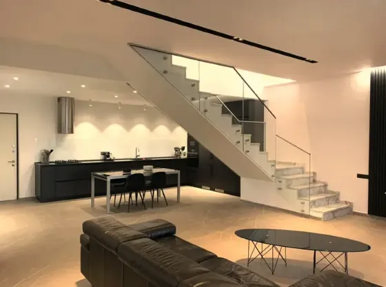 იყიდება 4 ოთახიანი ბინას 327მ² 2/6 სართ თბილისი