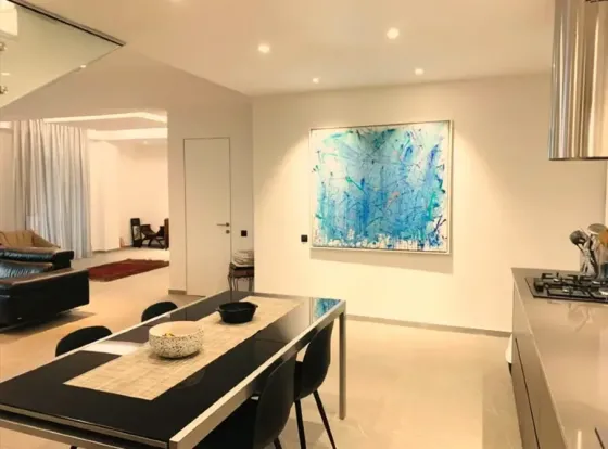 იყიდება 4 ოთახიანი ბინას 327მ² 2/6 სართ თბილისი