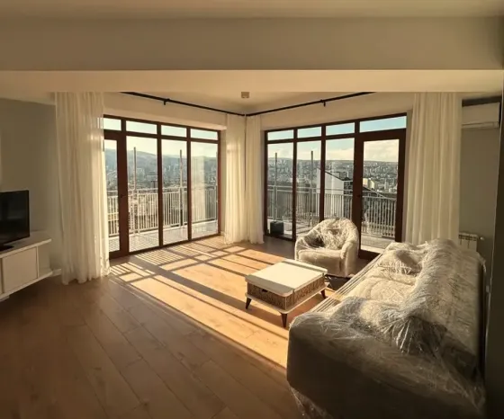 ქირავდება 3 ოთახიანი ბინა 120მ² 12/20 სართ თბილისი