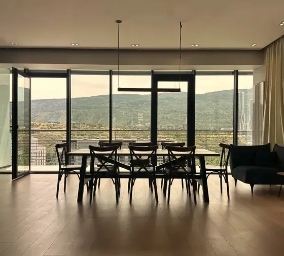 ქირავდება 3 ოთახიანი ბინა 150მ² 15/22 სართ თბილისი