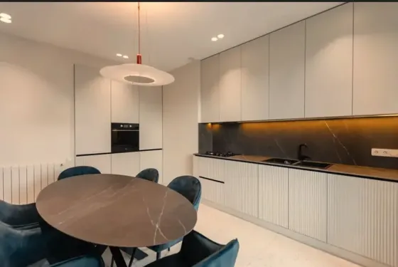 ქირავდება 3 ოთახიანი ბინა 122მ² 8/12 სართ თბილისი