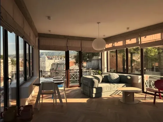 ქირავდება 3 ოთახიანი ბინა 25მ² 3/4 სართ თბილისი