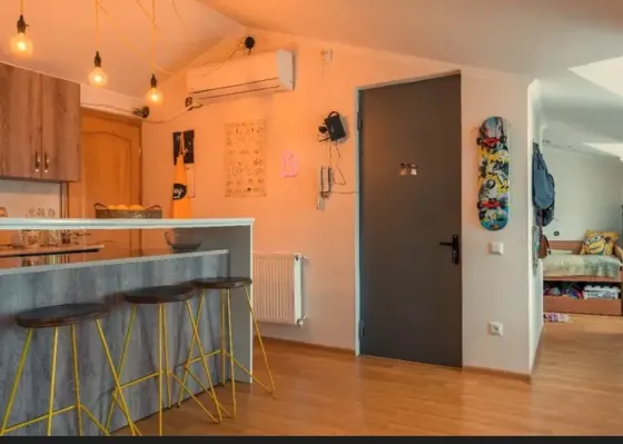 ქირავდება 3 ოთახიანი ბინა 50მ² 4/4 სართ თბილისი