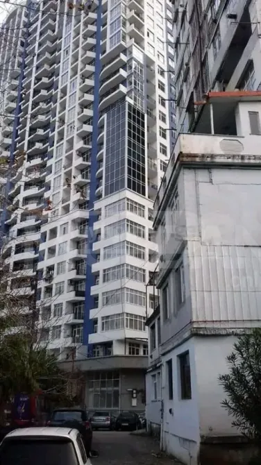 Продам 3-комн. квартиру 76м² 9/30 эт. Батуми - изображение 2