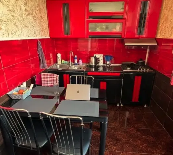 ქირავდება 3 ოთახიანი ბინა 100მ² 10/11 სართ თბილისი