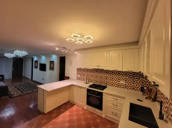 ქირავდება 3 ოთახიანი ბინა 110მ² 2/5 სართ თბილისი