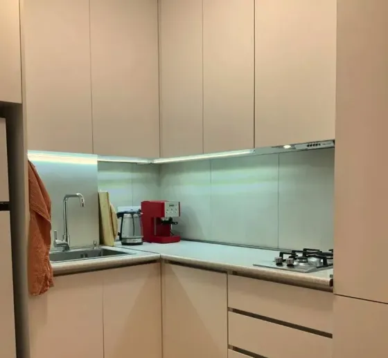 ქირავდება 2 ოთახიანი ბინა 50მ² 4/7 სართ თბილისი