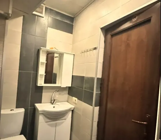 ქირავდება 2 ოთახიანი ბინა 45მ² 1/3 სართ თბილისი