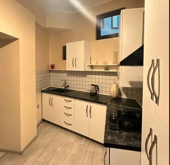 ქირავდება 2 ოთახიანი ბინა 45მ² 1/3 სართ თბილისი